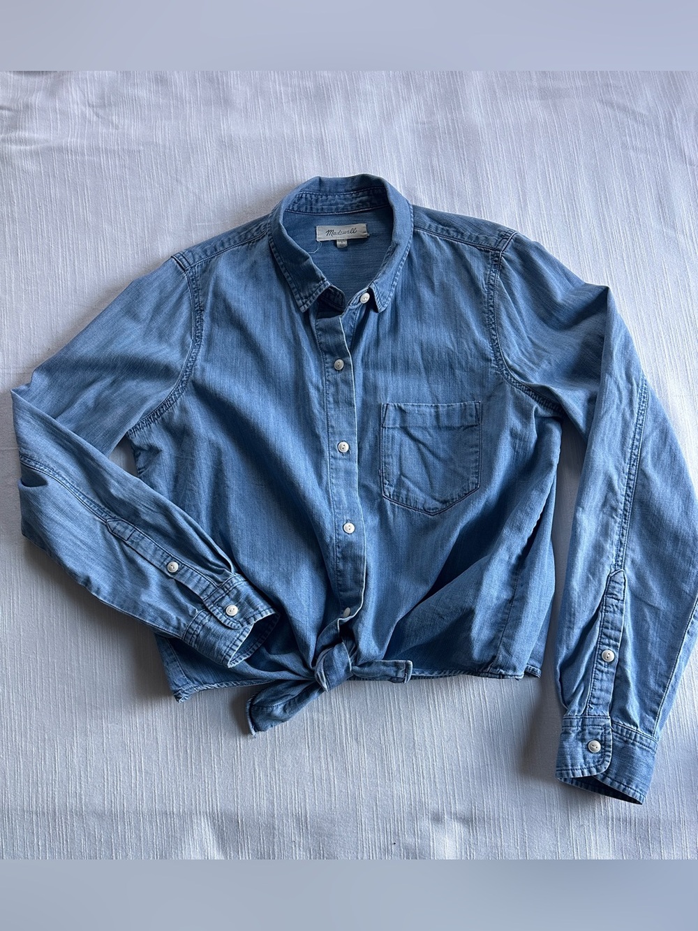 Madewell Tie Front Denim Button Down Shirt in Hilltop Wash | L
